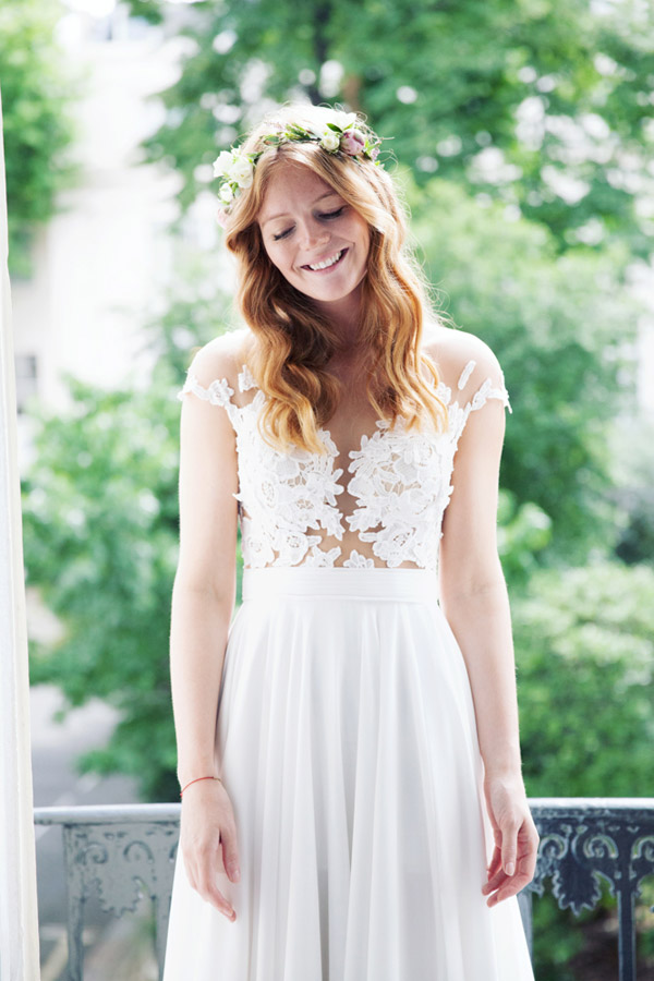 Beautiful ginger bride in London Kensington wedding venuewith natural wedding photography by Sasha Lee Photography