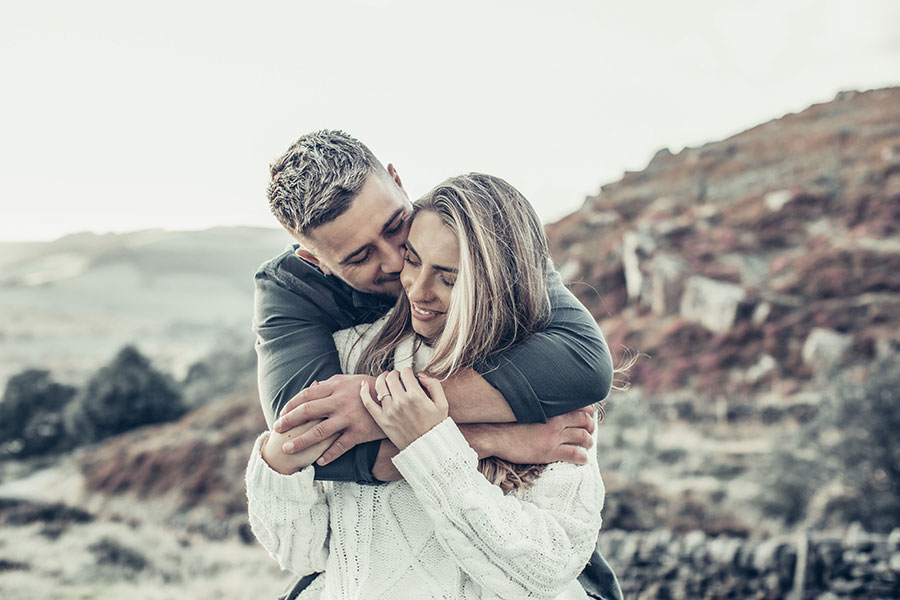 Reasons to have an engagement shoot | Curbar Edge engagement photoshoot | Peak District couple photographer | Gorgeous natural engagement photography in Derbyshire The Peak District | Golden hour photography couple goals