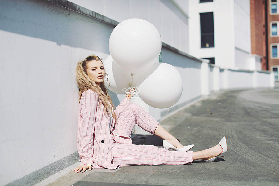 Pink bridal suit | Modern bride outfit dress alternative | Pink checkered suit Missguided | Bride in pink suit with balloons | Wedding outfit inspo