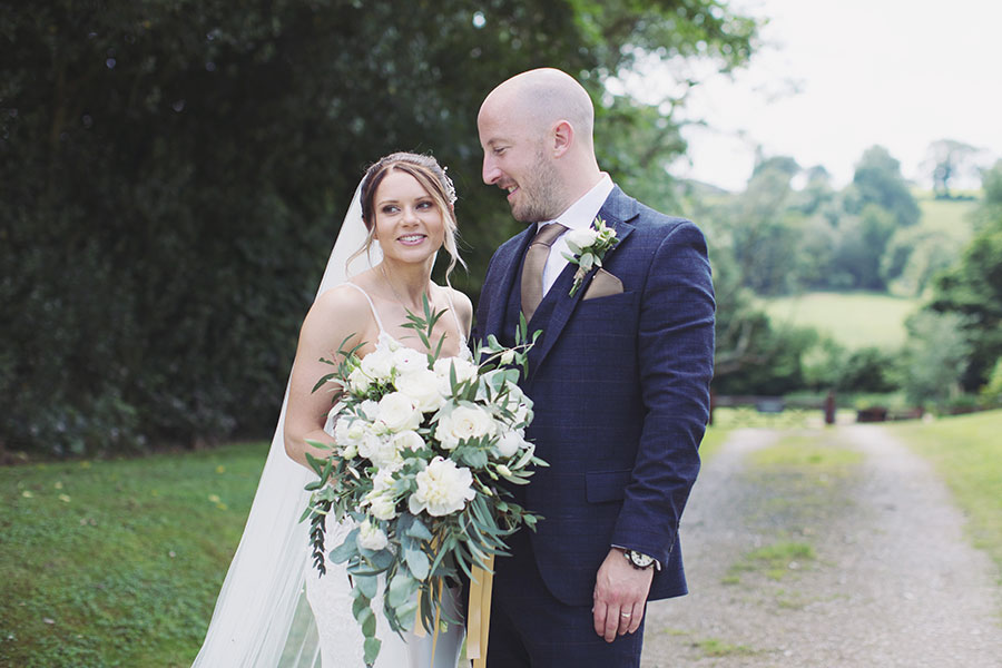 The White Hart Inn wedding | Derbyshire countryside wedding venue | Natural wedding photography Derbyshire