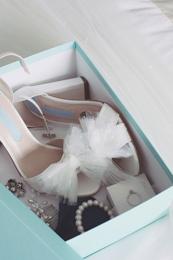Wedding bridal prep | Derbyshire countryside wedding venue | Natural wedding photography Derbyshire