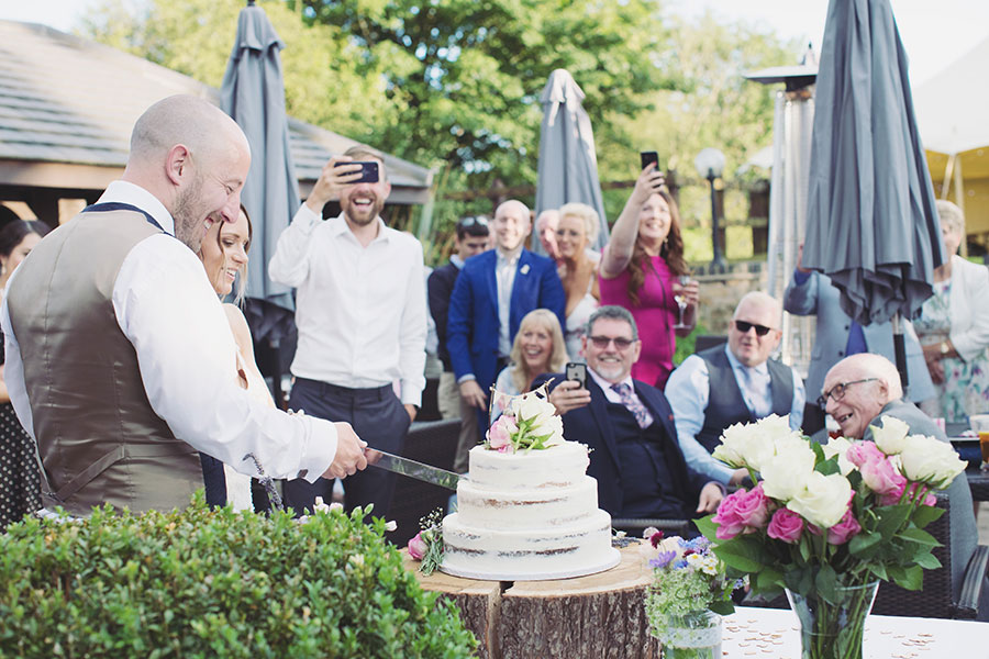 The White Hart Inn wedding | Derbyshire countryside wedding venue | Natural wedding photography Derbyshire