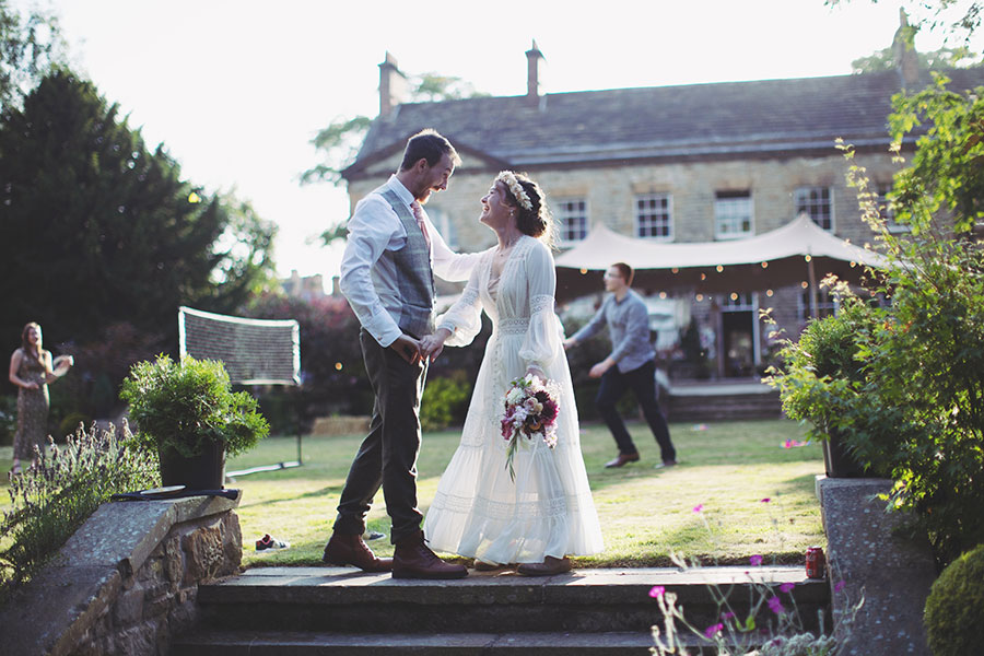 Natural Sheffield Wedding Photography | Sheffield back garden wedding