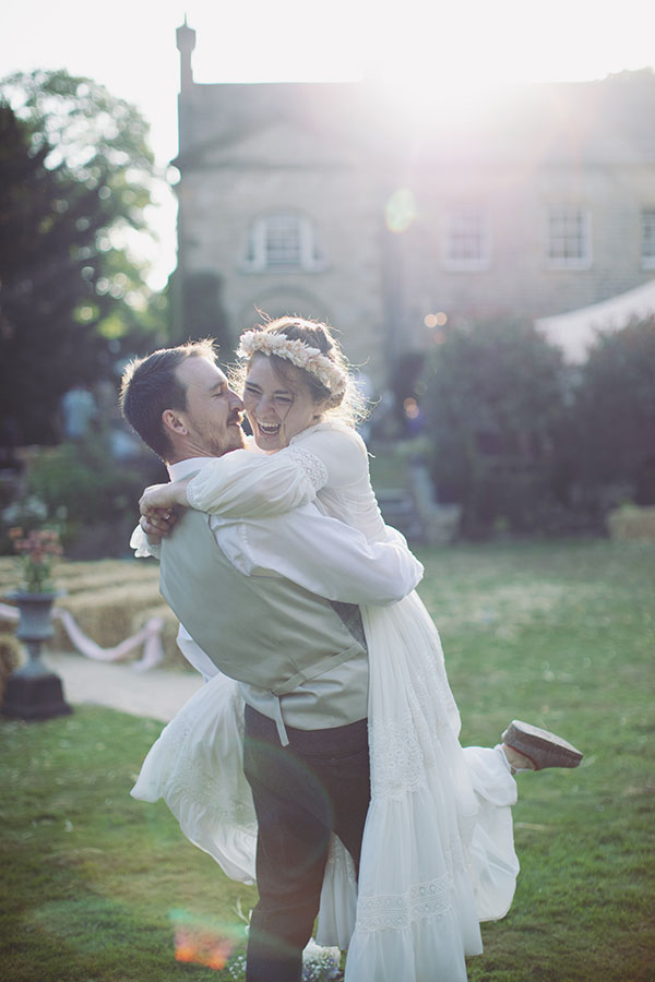 Natural Sheffield Wedding Photography | Sheffield back garden wedding