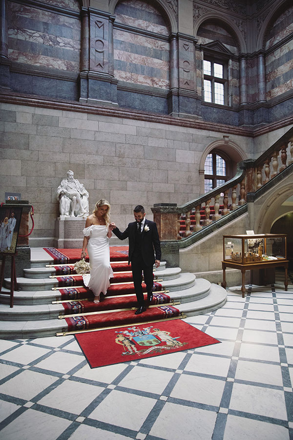Relaxed wedding portraits of a couple inside Sheffield Town Hall in Sheffield city centre