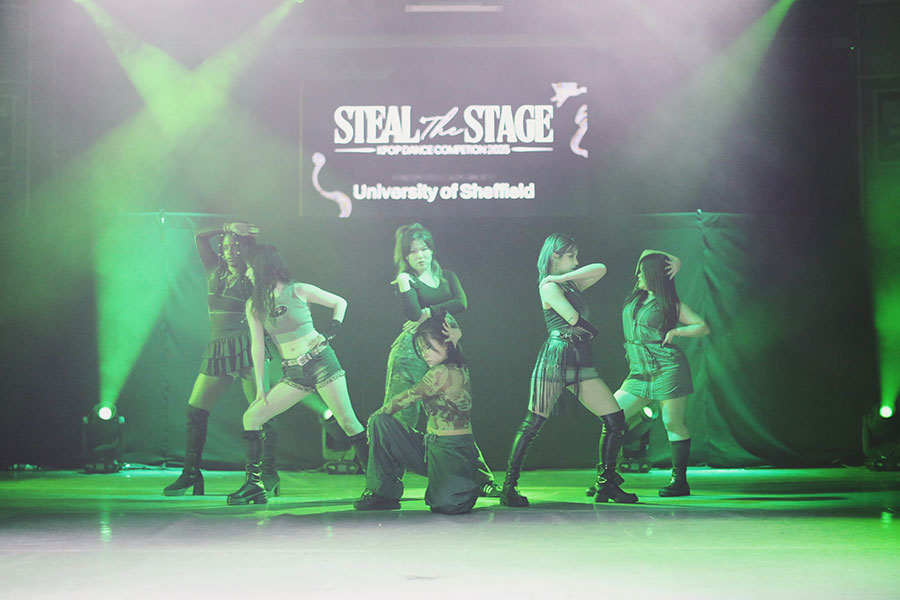 UK Kpop Dance Competition ♡ Steal The Stage 2025 99 Full stage shot of competing university dance crew performing at the University of Sheffield.