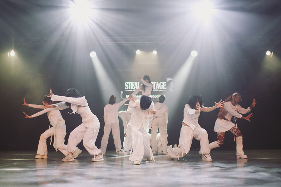 UK Kpop Dance Competition ♡ Steal The Stage 2025 33 Girl group dance team hitting a synchronised formation during competition at the University of Sheffield.