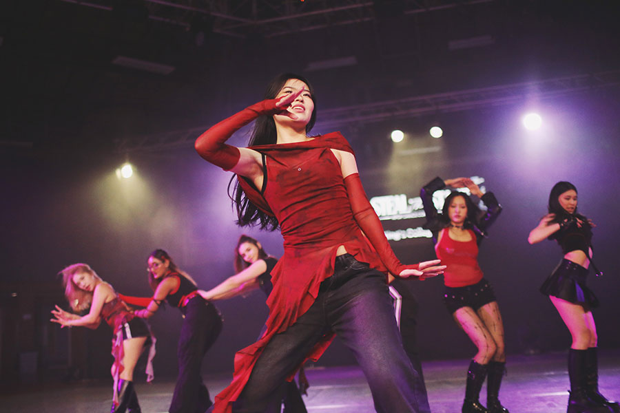 UK Kpop Dance Competition ♡ Steal The Stage 2025 40 Girl group dance team hitting a synchronised formation during competition at the University of Sheffield.
