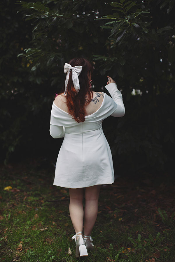 Bride with bow in her hair