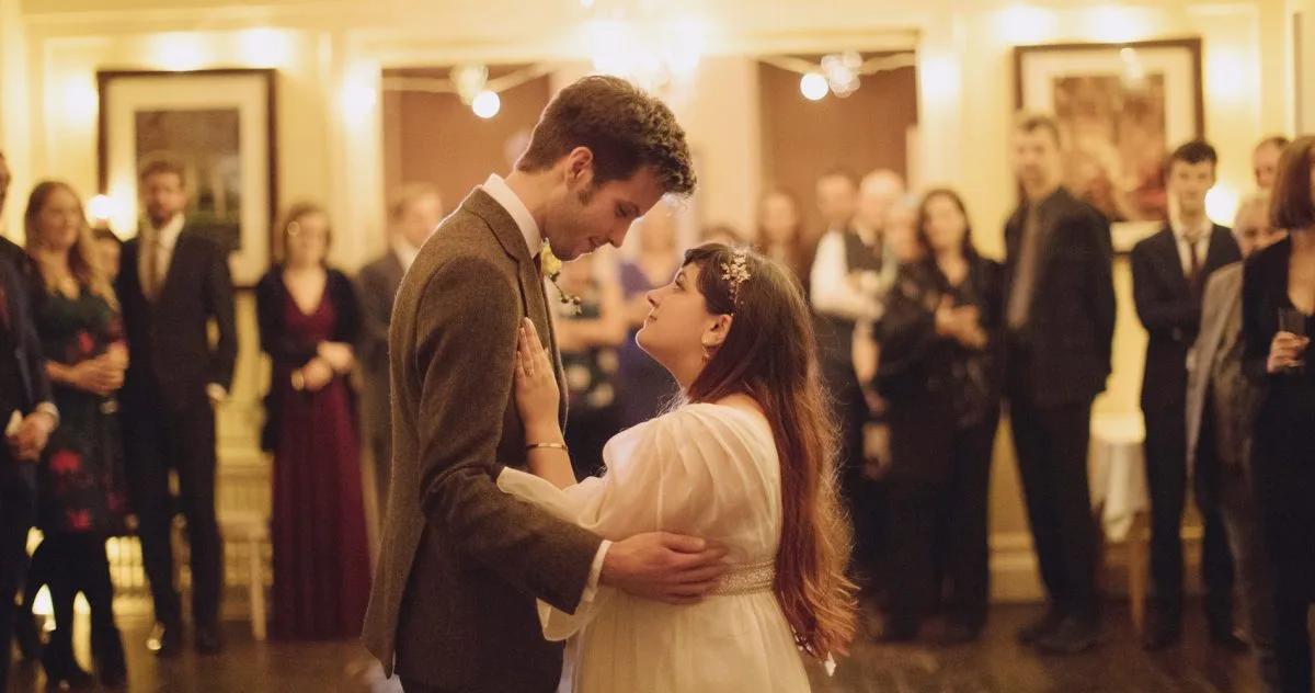 Home 10 Dreamy & documentary first dance wedding photography moment