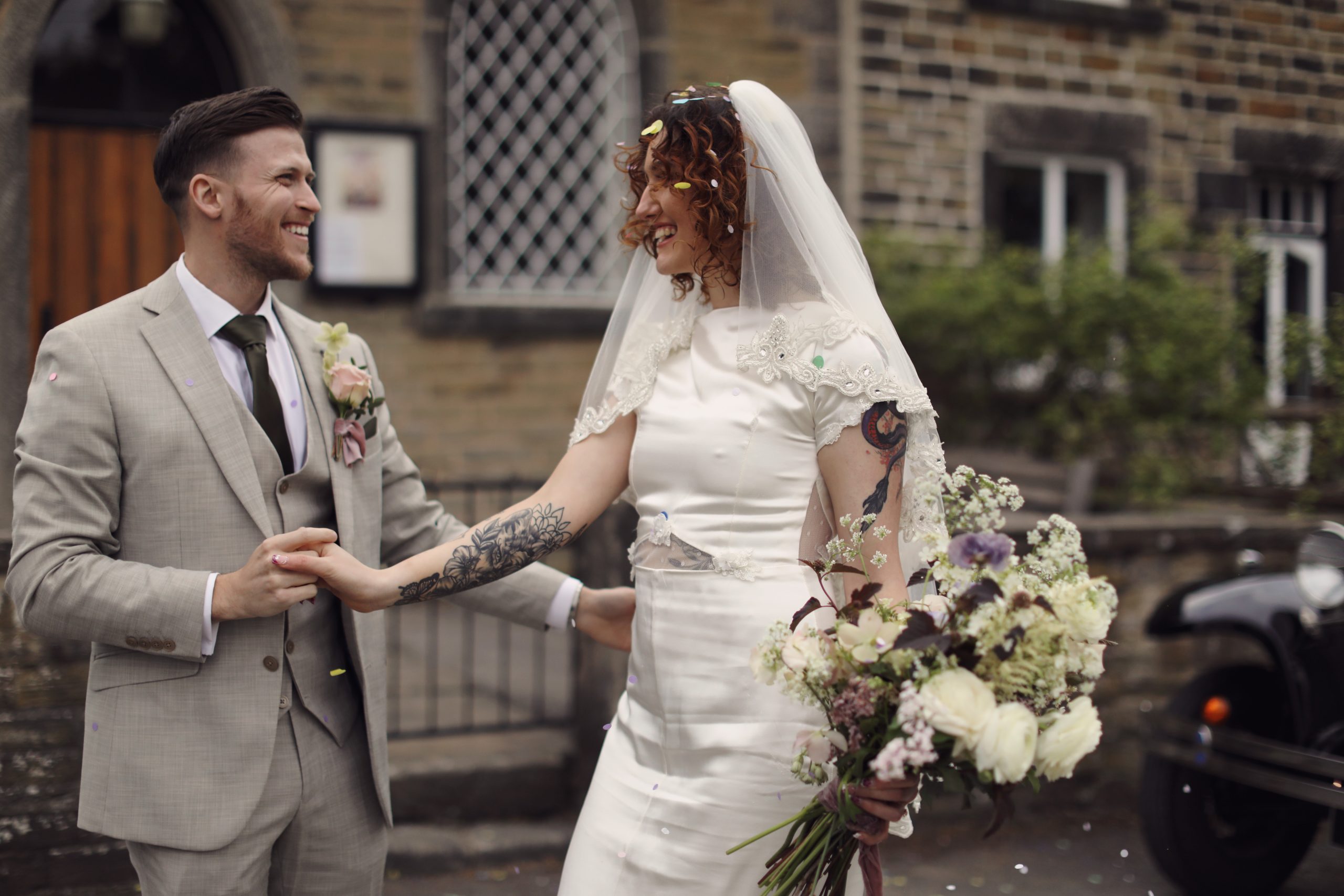 Romantic couple portraits in a picturesque English village.