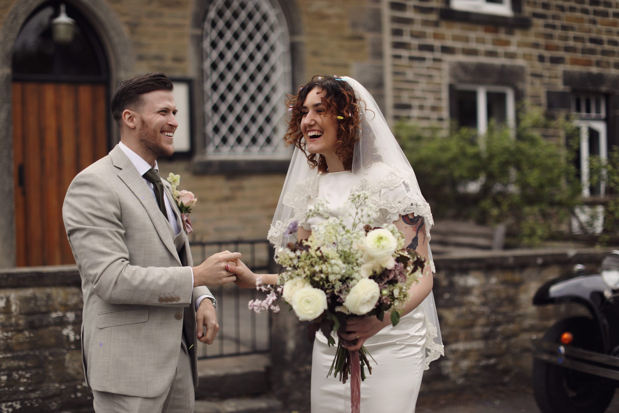 Romantic couple portraits in a picturesque English village.
