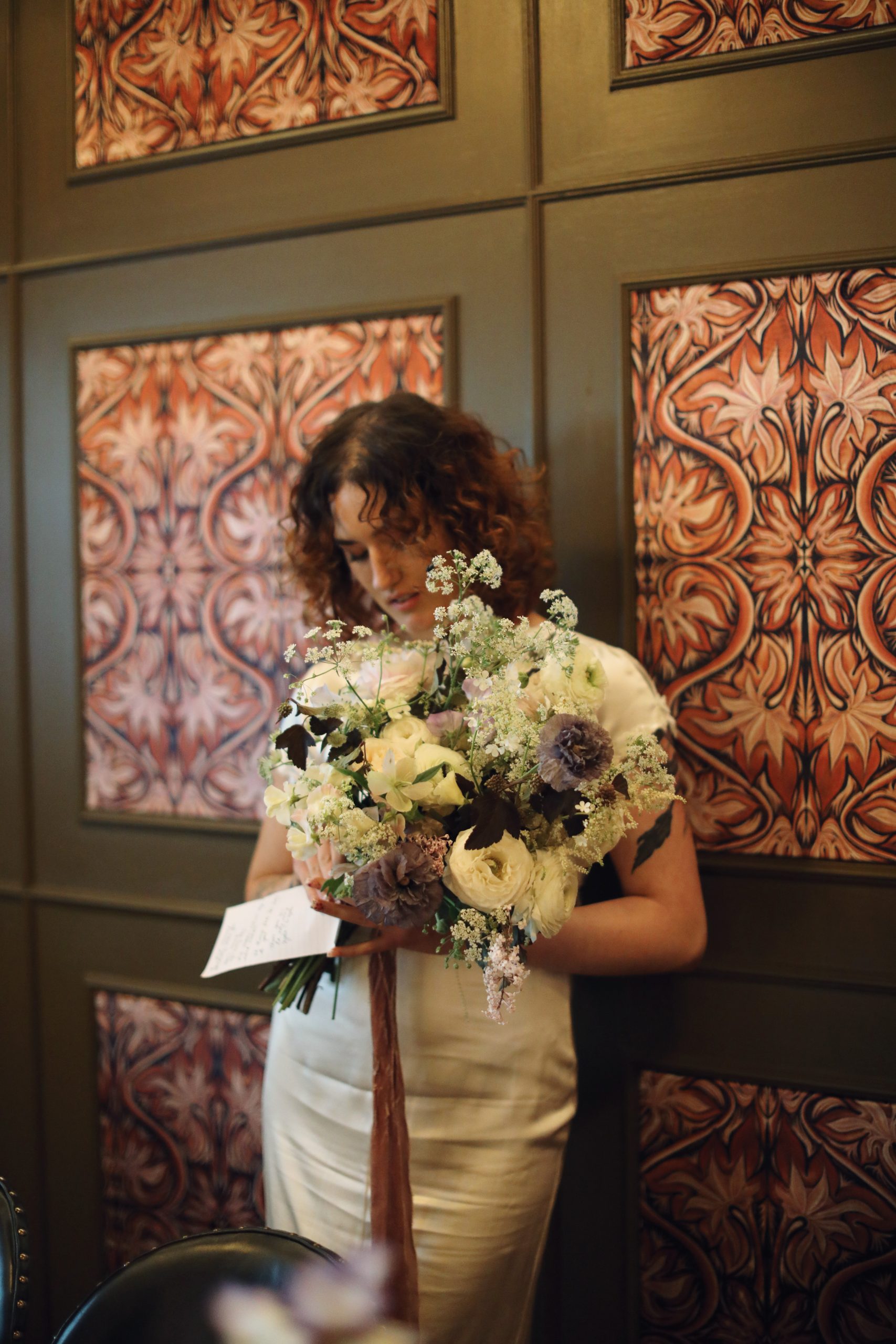 Roaring Twenties-inspired wedding shoot with timeless elegance.