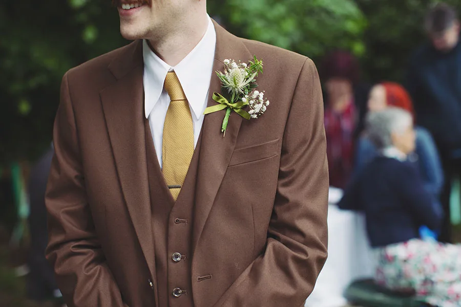 3 Stunning Wedding Colour Palettes to Transform Your Venue ♡ 4 green details groom wedding palette inspo