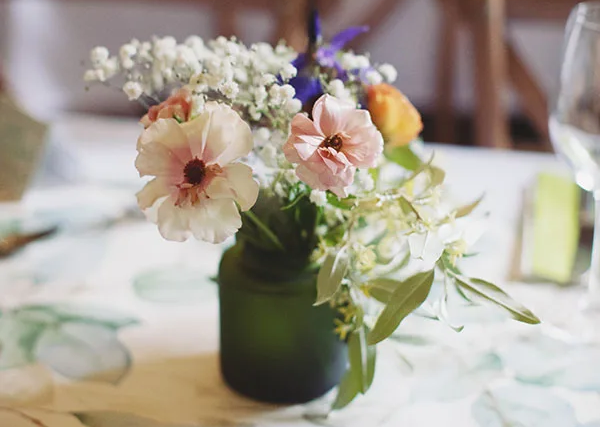3 Stunning Wedding Colour Palettes to Transform Your Venue ♡ 3 Wedding Colour Palettes inspiration for botanical, soft, green venue with natural, rustic, country feeling